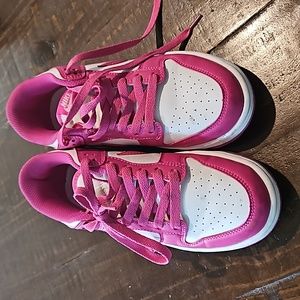 Womens pink dunks sz 8
